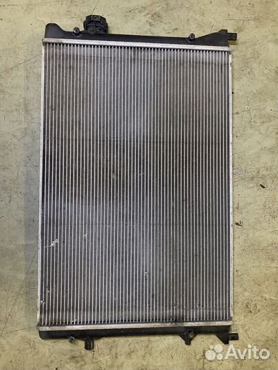 Радиатор охлаждения 32л Volkswagen Passat b6 3C2 3