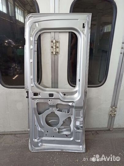 Задняя правая дверь (короткая) Форд Транзит 8