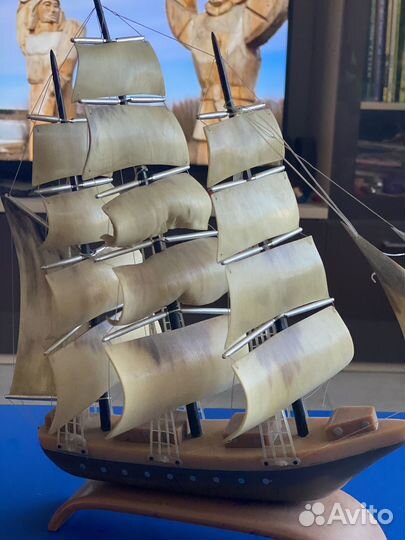 Модель корабля парусник
