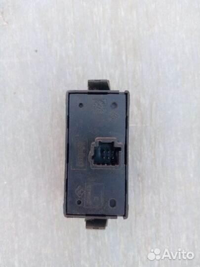 Кнопка аварийной сигнализации Renault Logan 2