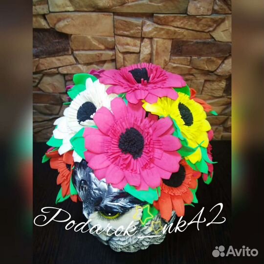 Сова с букетом