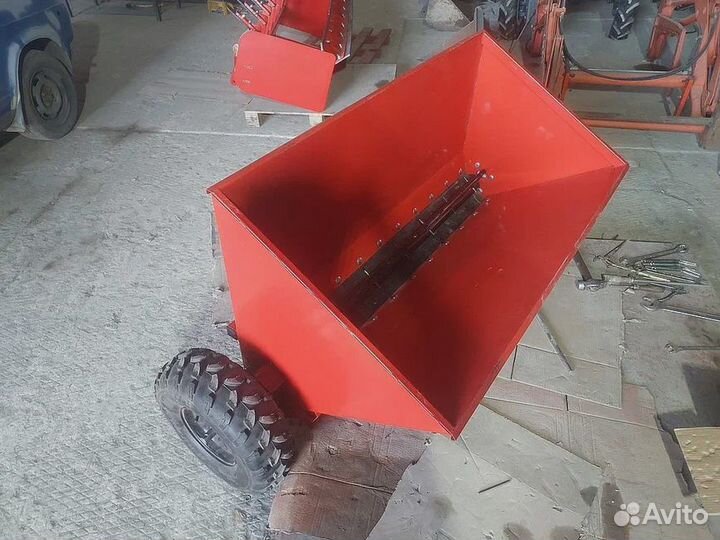 Разбрасыватель песка прицепной 1 м