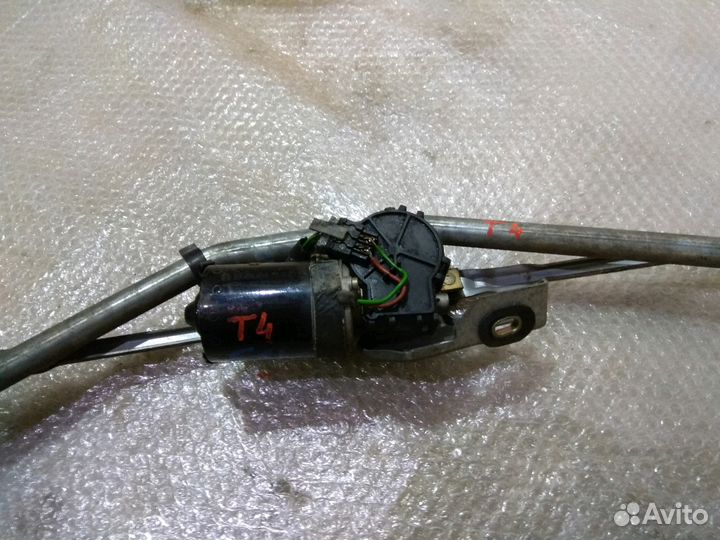 Трапеция стеклоочистителей VW T4