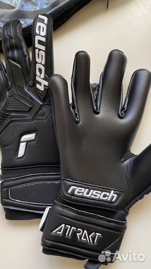 Вратарские перчатки reusch attrakt freegel