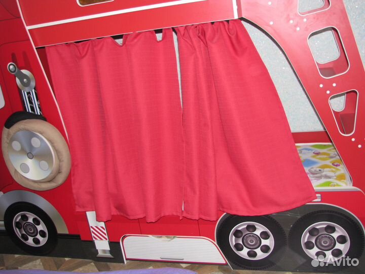 Продаю двух ярусную кровать