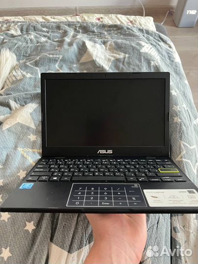 Ноутбук asus e210m
