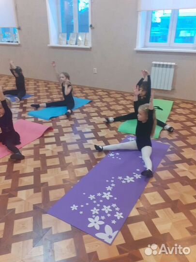 Растяжка, постановка танца, шпагат