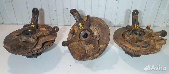 Поворотный кулак Mitsubishi Pajero II