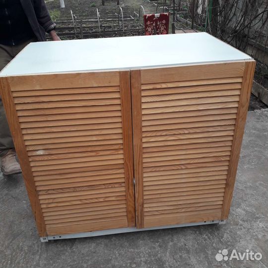 Тумба на колесиках