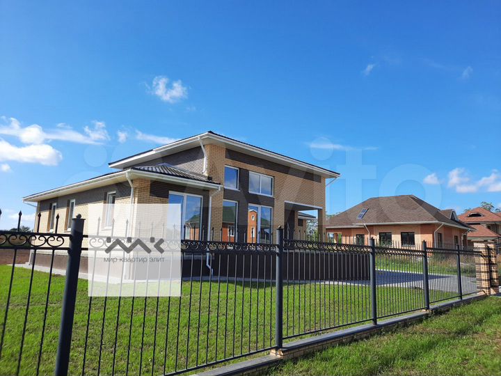 Коттедж 235 м² на участке 16 сот.