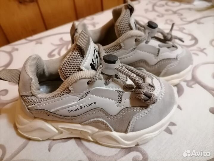 Кроссовки детские