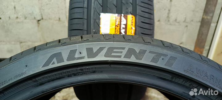 Pace Alventi 285/30 R20