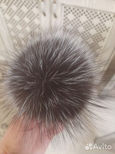 Натуральные помпоны из чернобурки и песца