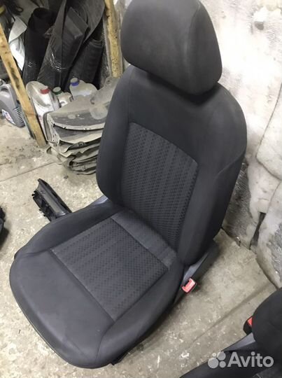 Переднее правое сиденье на Volkswagen Polo