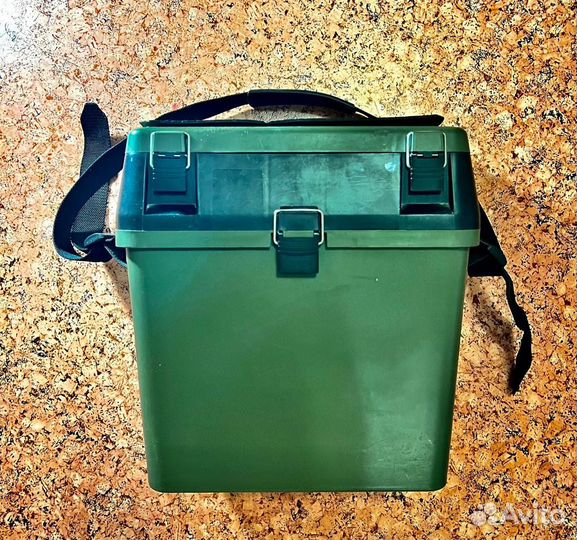 Двухслойная коробка для рыболовных снастей