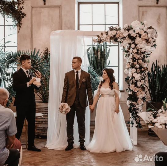 Ведущий на свадьбу