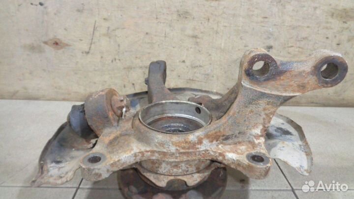 Кулак поворотный передний левый Toyota Camry 40