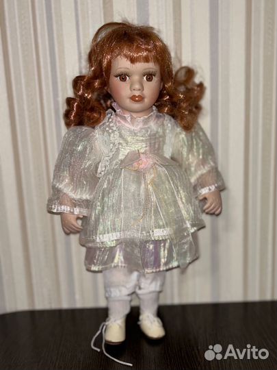 Фарфоровая кукла коллекционная