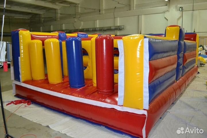 Надувной лабиринт с горкой