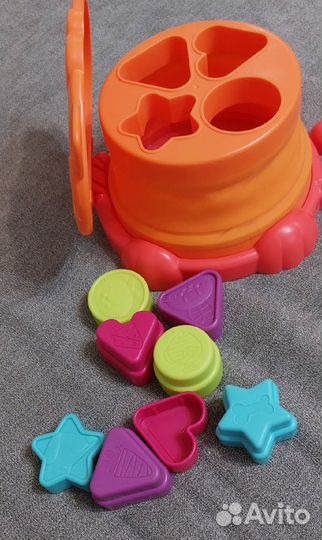Развивающие игрушки ( сортер, паровозик, машинка)