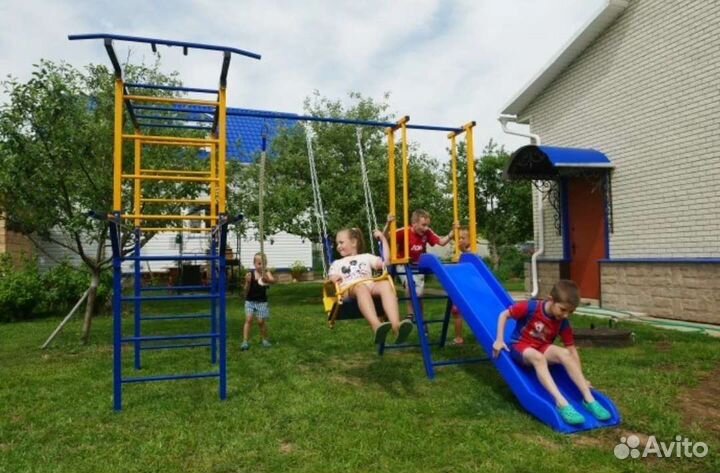 Усиленный спорт комплекс с гнездом и горкой