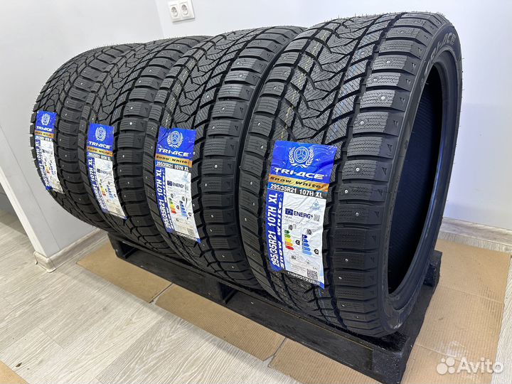 Tri Ace Snow White II Stud 295/35 R21 107H