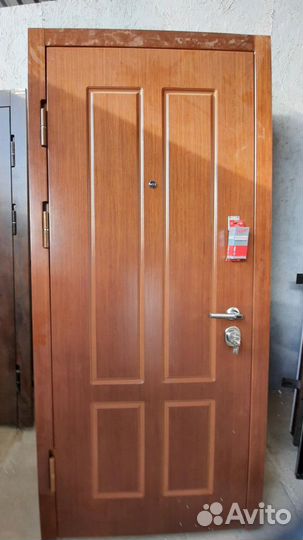 Дверь стальная с порошковой отделкой