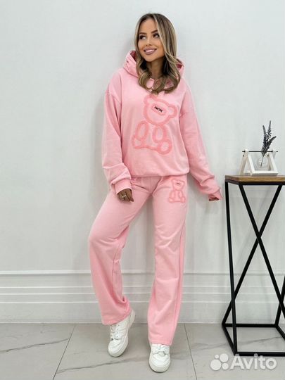 Женский спортивный костюм