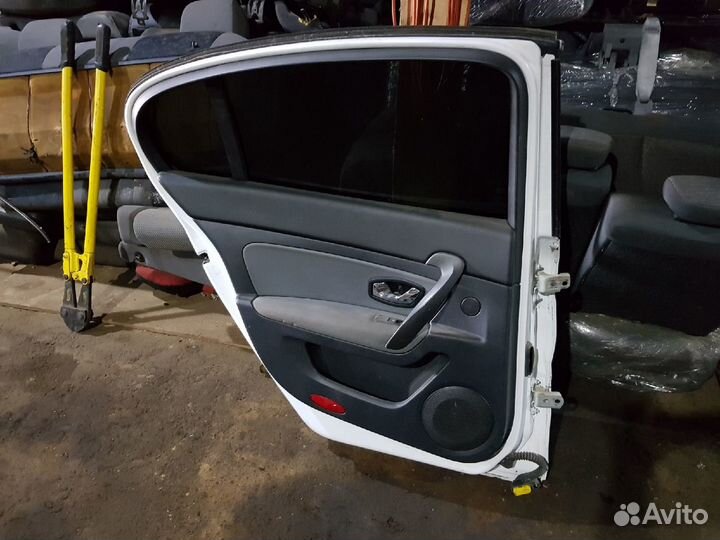 Дверь задняя левая Renault Latitude 2013