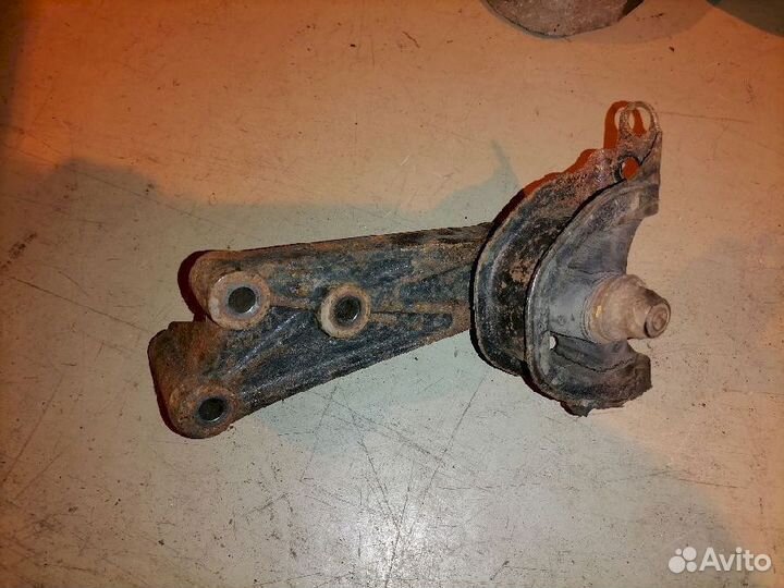 Кронштейн опоры двс правый 50843-S2H-990 Honda HR