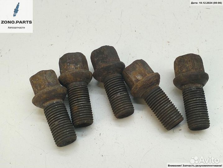 Болт колесный (гайка колесная) на Volkswagen Passat B5