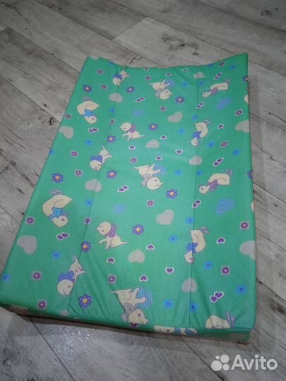 Пеленальная доска на кроватку