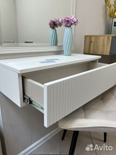 Консоль с зеркалом