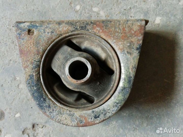 Опора двигателя ланцер 9 2006 1.6 АКПП