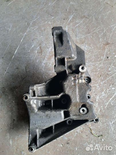 Кронштейн компрессора кондиционера Mercedes W203