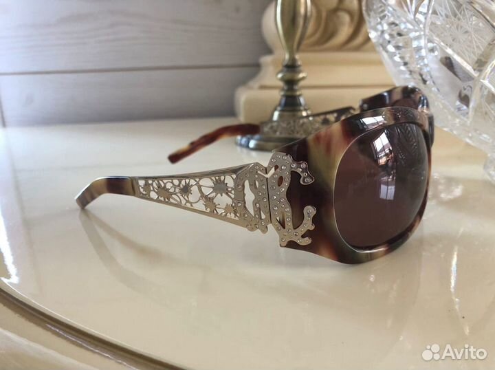 Очки от солнца женские Итальянские большой выбор