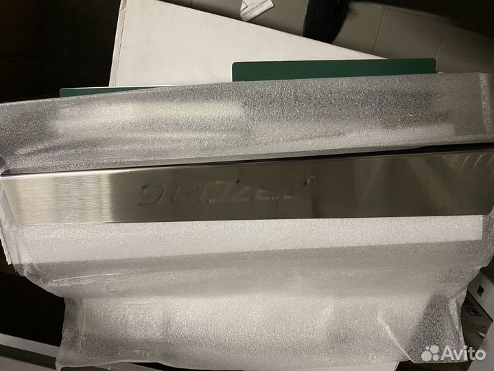 Накладки на пороги М6