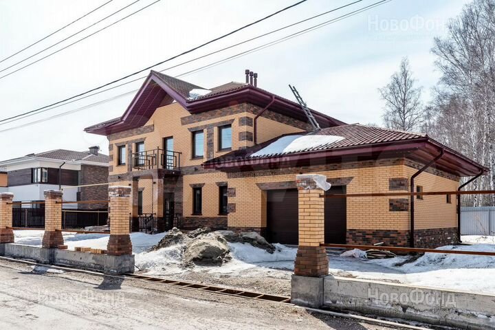 Коттедж 530,7 м² на участке 10,8 сот.