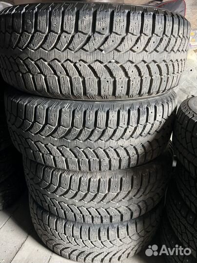 Bridgestone Blizzak Spike-01 235/60 R17