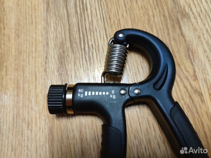 Эспандер кистевой регулируемый