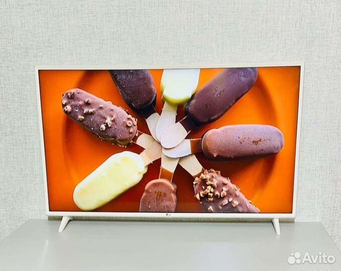 Белый стильный смарт телевизор LG 43 дюйма