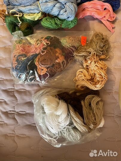 Пяльца и мулине для вышивания