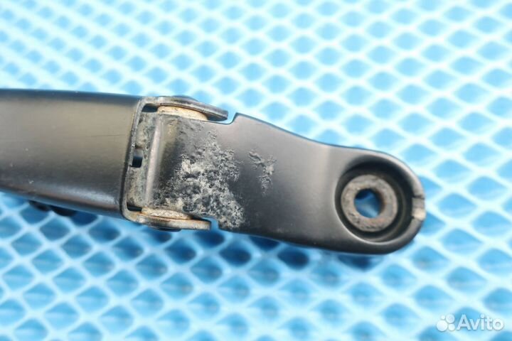 Поводок стеклоочистителя передний правый 5J1955410