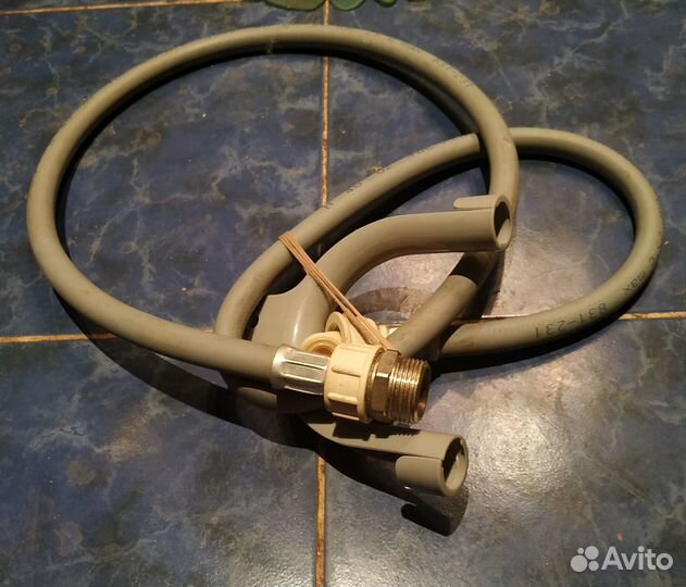 Шланг заливной с держателем для стиральной машины