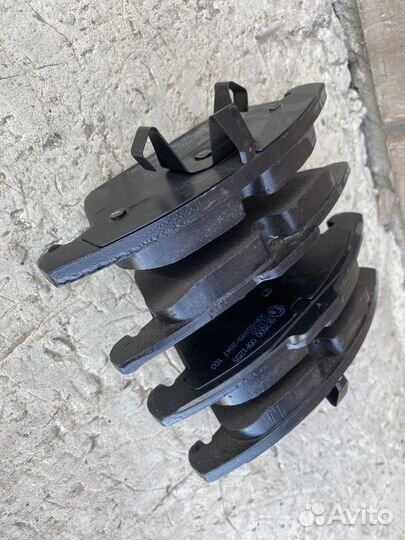 Тормозные колодки передние