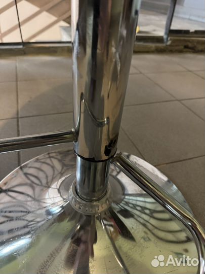 Стул на колесиках