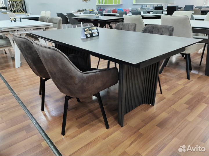 Стол из итальянского керамогранита