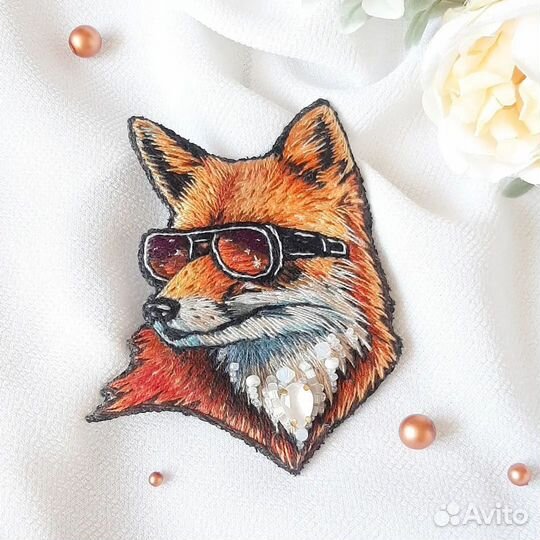 Брошь ручной работы вышивка Лиса