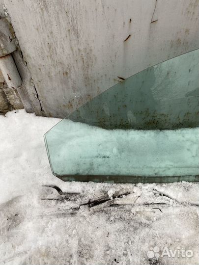 Стекло передней левой двери VW New Beetle A4