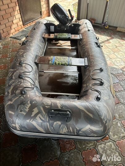 Лодка с мотором